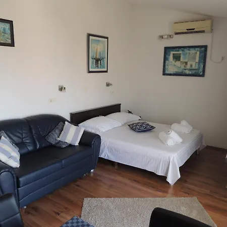 Nika Apartman *