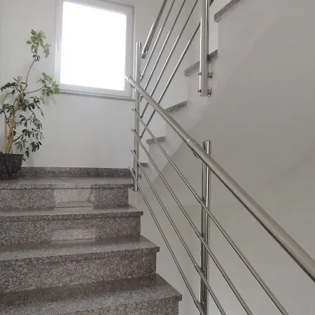Nika * Podstrana