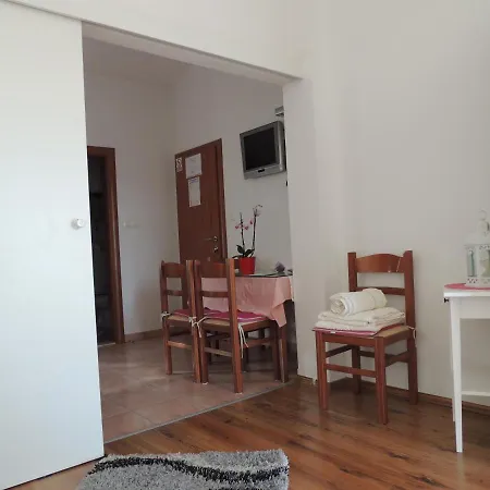 Nika Apartman *